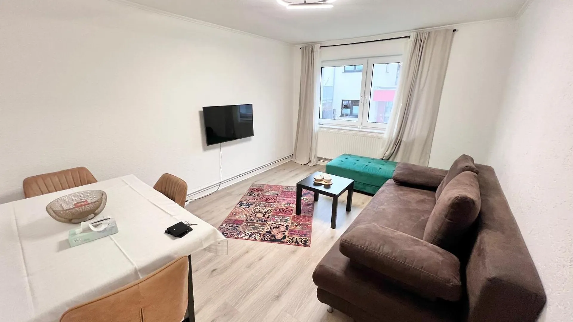 Contacts de Entire Furnished Flat 2 Rooms Quiet Residential Area
